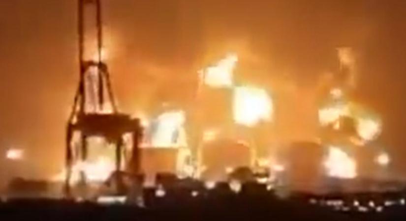 Támadás érte a világ legnagyobb cseppfolyósított földgáz komplexumát, Trump világgazdaságot megrengető fenyegetést küldött az iráni rezsimnek