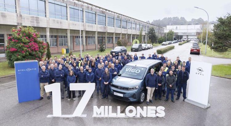 Egy Opel Combo Electric, a Stellantis Vigónál legyártott 17 milliomodik jármű