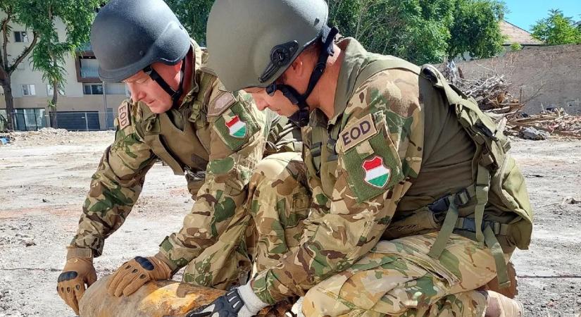 Lezárás Budapesten: világháborús bombát találtak a XI. kerületben, a földből bukkant elő