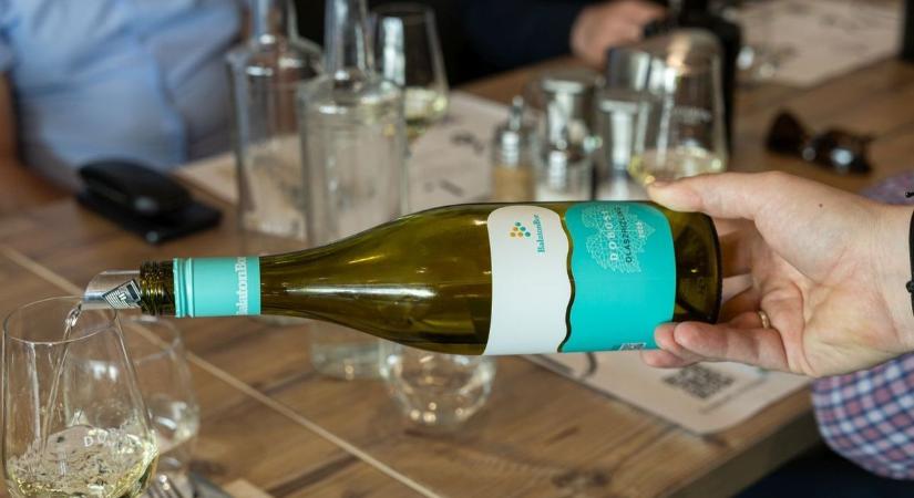 Jön a balatoni szuperbor: összefognak a borászok, hogy megalkossák a tó csúcsitalát