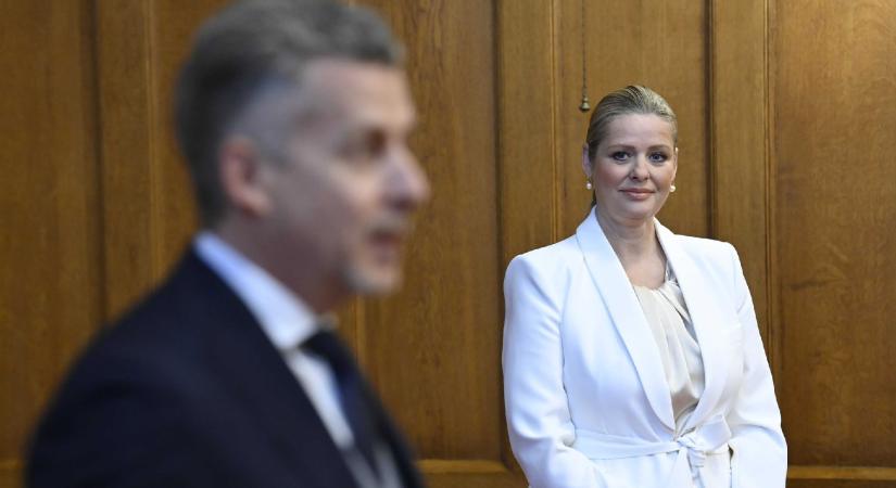 Égig érő kozmikus rend – miért kapott lovagkeresztet Rákay Philip felesége?