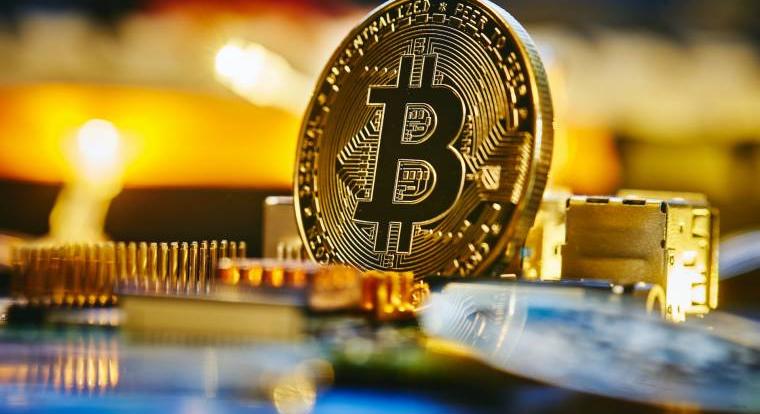 55 milliárd forintnyi kriptovalutát lopott el egy nő a férjétől