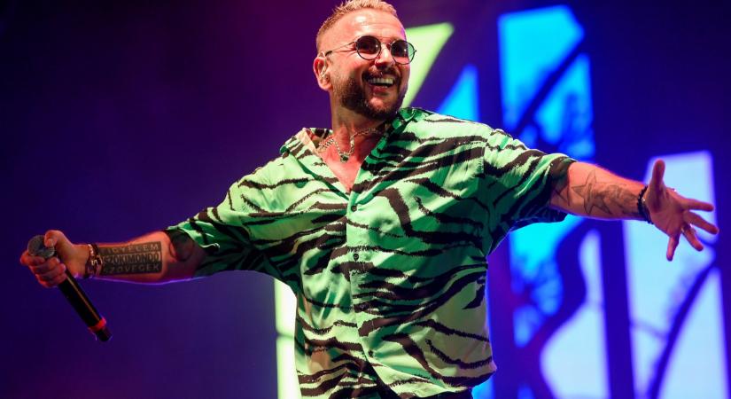 Kikotyogta az új Heti Hetes egyik szereplőjét Majka: ő is be fog ülni a legendás műsorba