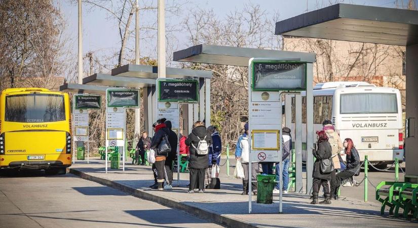 Teljes káosz Egerben: 50 perces buszkésések és kimaradó megállók