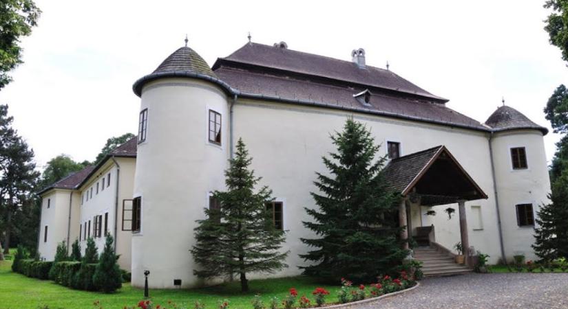 Valakinek nagyon megtetszett a műemléki Melczer-kastély, ezért megvette az államtól