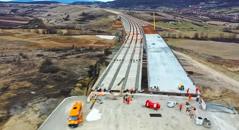 Az ősz végéig 155 kilométerre nőhet az észak-erdélyi autópálya egybefüggő szakasza