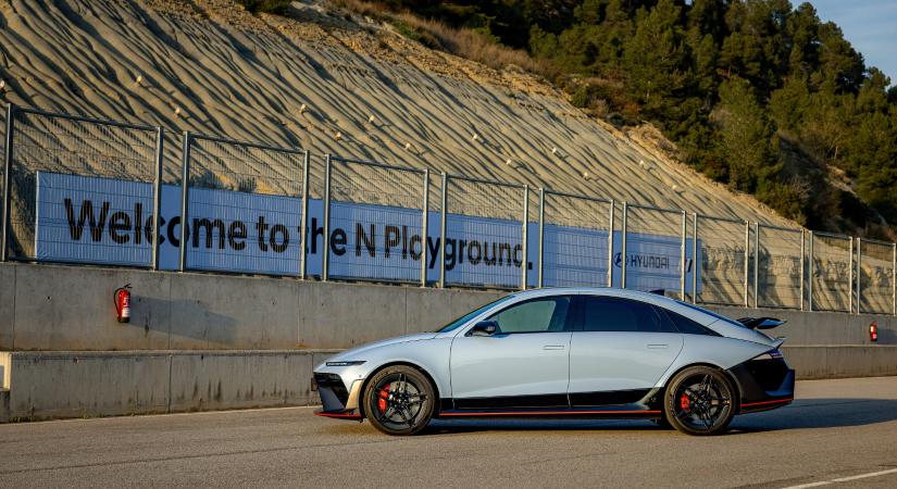 Villanyautó, ami elhiteti veled, hogy benzines