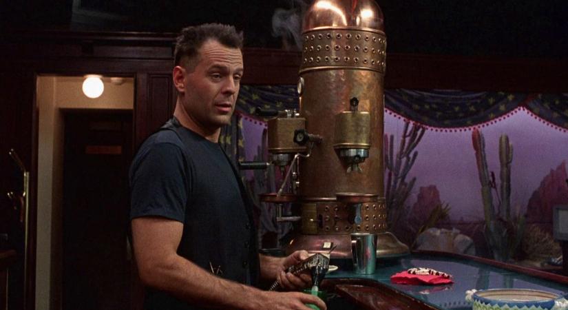 A legnagyobb bukásához a magyarok is hozzájárultak – hetvenegy éves lett Bruce Willis, íme 5 rendhagyó szerepvállalása