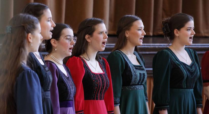 Könnyek, taps és elképesztő tehetségek – így zajlott a népdalverseny Székesfehérváron (galéria, videó)