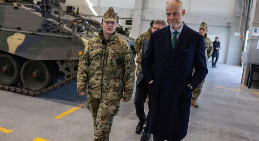 Szalay-Bobrovniczky Kristóf Tatán: új harcjármű javítóműhelyt avattak videó, fotók