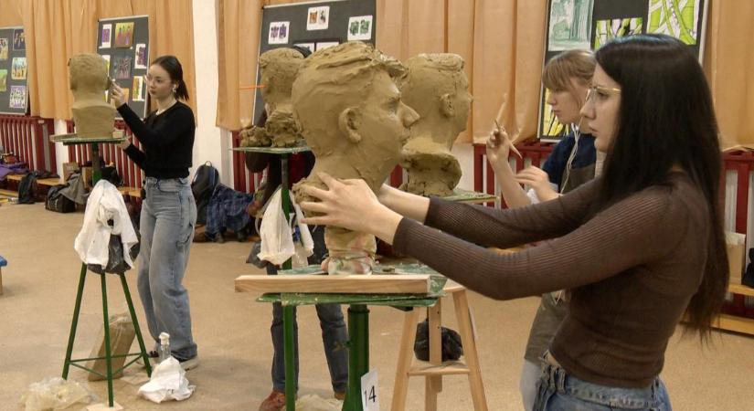 Agyagból arcok: országos mintázásversenynek adott újra otthont Debrecen