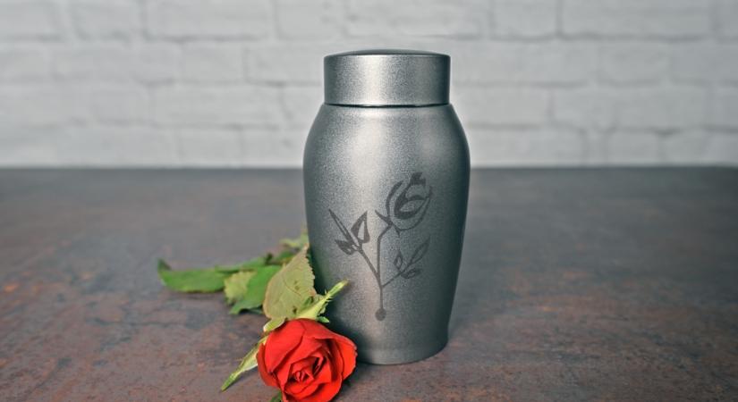 190 holttestet halmozott fel a két temetkezési vállalkozó