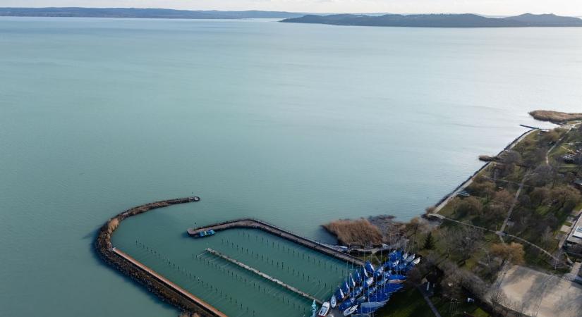 Ismeretlen arcát mutatja meg a Balaton: olyat láthatnak a magyarok, amire még sosem volt példa