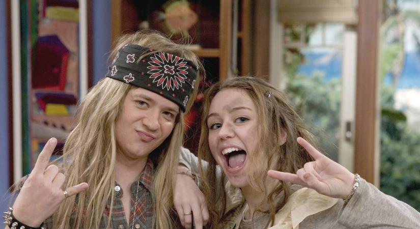 Rettegett, hogy lebukik: Ezért hazudott a koráról a Hannah Montana sztárja
