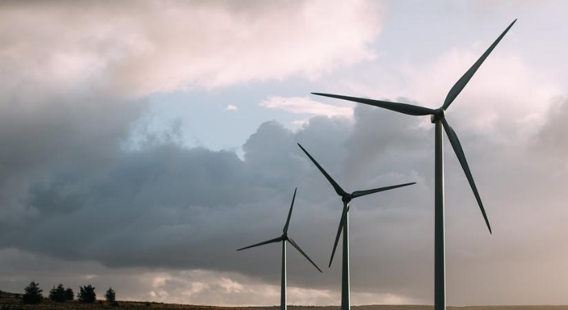 A legkisebb kapacitással és a leglassabban térünk át a megújuló energiákra