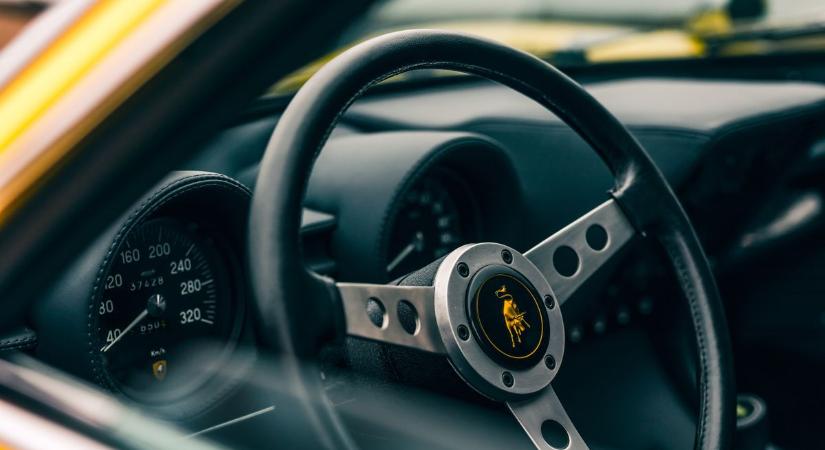 Több száz millió dübörgött végig Szegeden, párban érkeztek a Lamborghinik a rakpartra