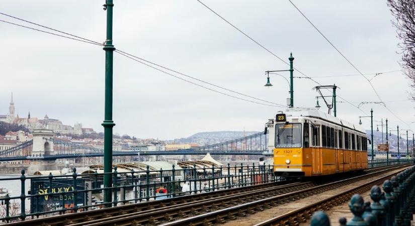 Ennyit keresnek Magyarországon a villamosvezetők – egyre vonzóbb a szakma