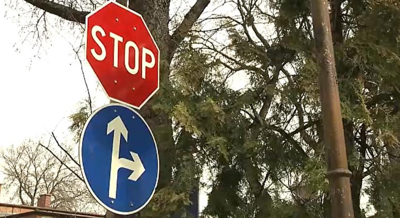 Új közlekedésbiztonsági fejlesztések a Nagyerdőn: stop tábla, okos zebra és útépítések – videóval