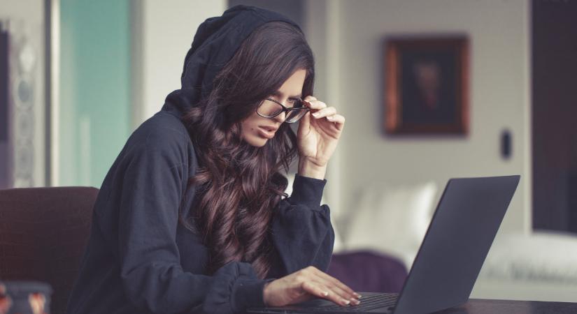 Napi 800 dollárt kínál egy cég azért, hogy zaklassák és alázzák a chatbotokat