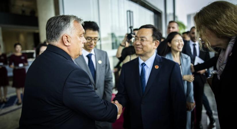 Embertelen munkakörülmények, visszatartott fizetések – újabb vizsgálat a kormány egyik kedvenc cégének építkezésén