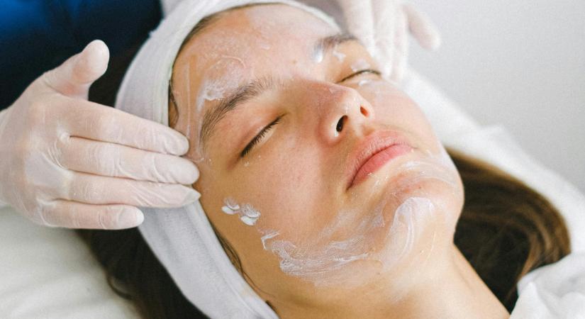 Íme a legjobb arcápolási rutin, ha száraz bőröd van - ezeket tanácsolja a bőrgyógyász