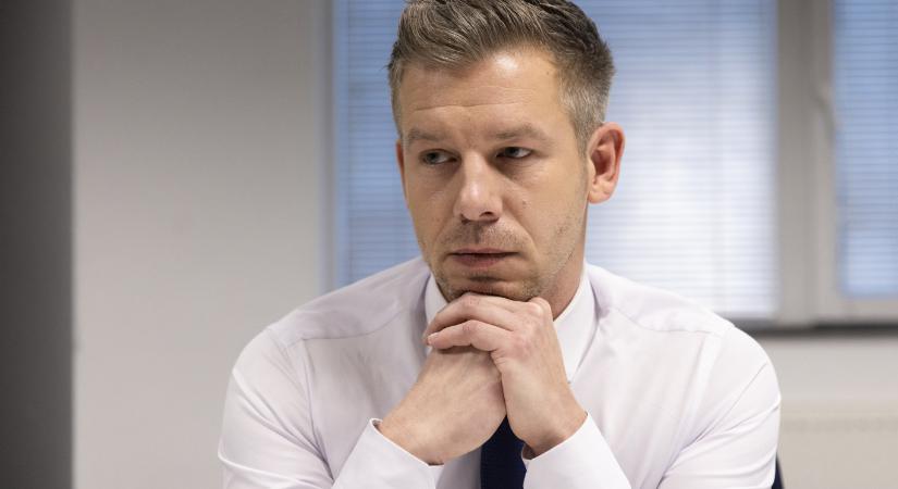 Magyar Péter továbbra is követeli, hogy Orbán Viktor magyarázza meg Gulyás Gergely „háborús mondatát”