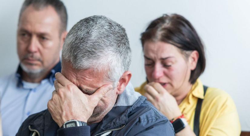 "Ez rajtunk már nem segít" - a szív hasad ketté a fiaikat gyászoló szülők vallomásától videók