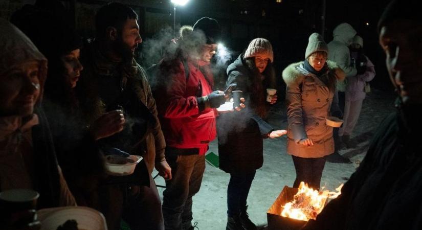 „Már a puszta túlélés a tét”: mindössze néhány kilométerre omlik össze végleg a családok biztonsága