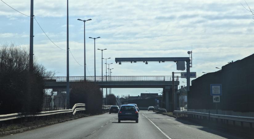 A kormány megszünteti az üzemanyagár-szabályozást az autópályák mentén