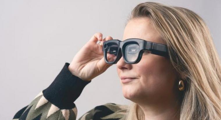 Ez az AR-szemüveg a látássérültek életét könnyítheti meg