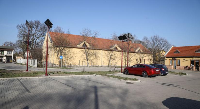 Fejlesztették a kunhegyesi piacot: már mindenhová jut a fényből