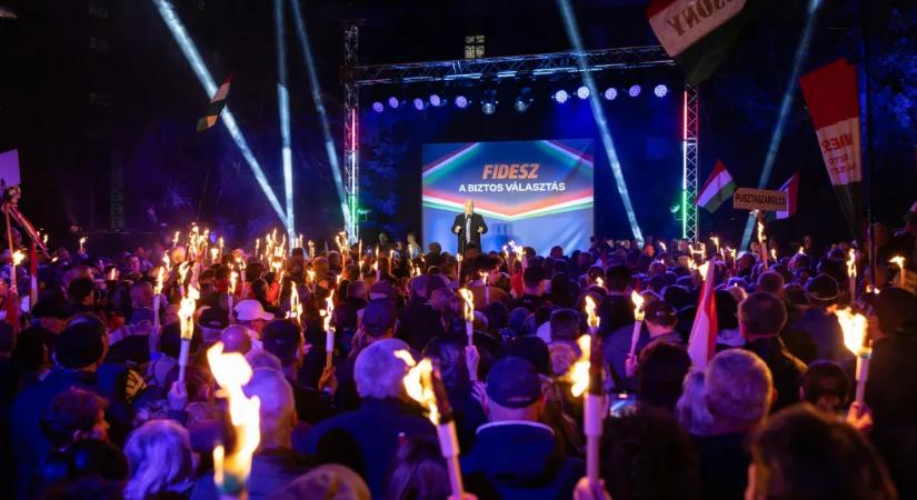 A székesfehérvári Fidesz fizette a buszokat, amivel Orbán Viktor dunaújvárosi gyűlésére vittek embereket