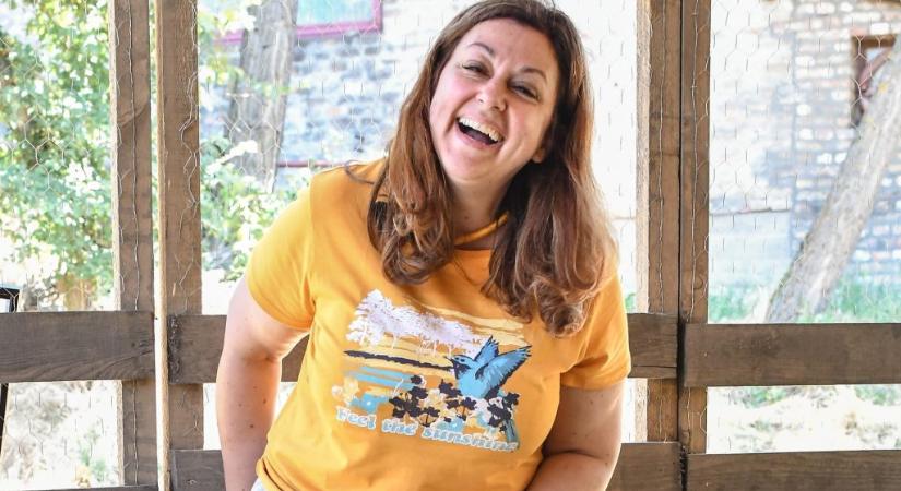 Valami nem stimmel Erdélyi Mónika kokárdájával március 15-ei fotóján