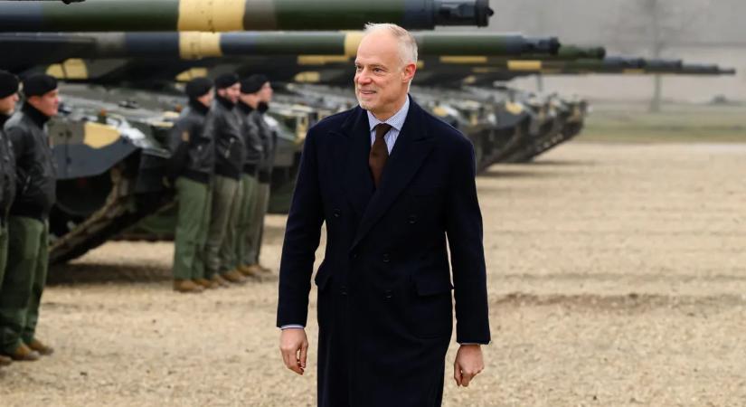 Döntött a magyar honvédelmi miniszter a közel-keleti válsággal kapcsolatban