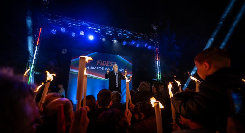 Szó szerint összecsaptak a fideszesek és a tiszások Dunaújvárosban