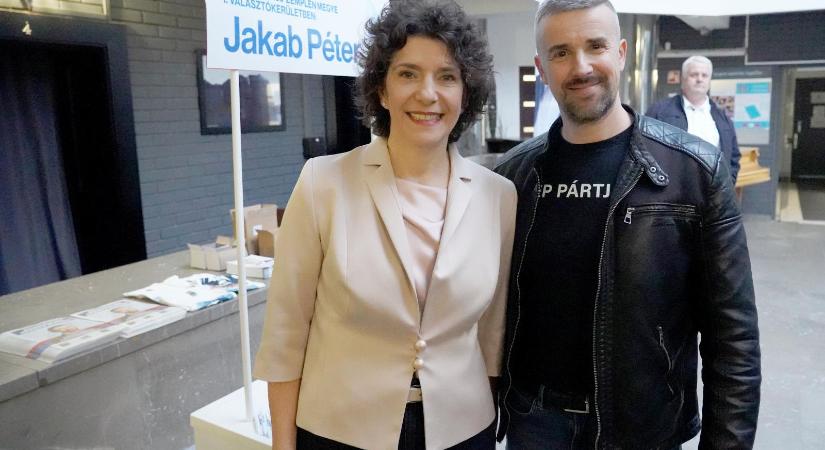 Dobrev Klárát megijeszti, hogy Magyar Péter szerint nincs baj az Alaptörvénnyel