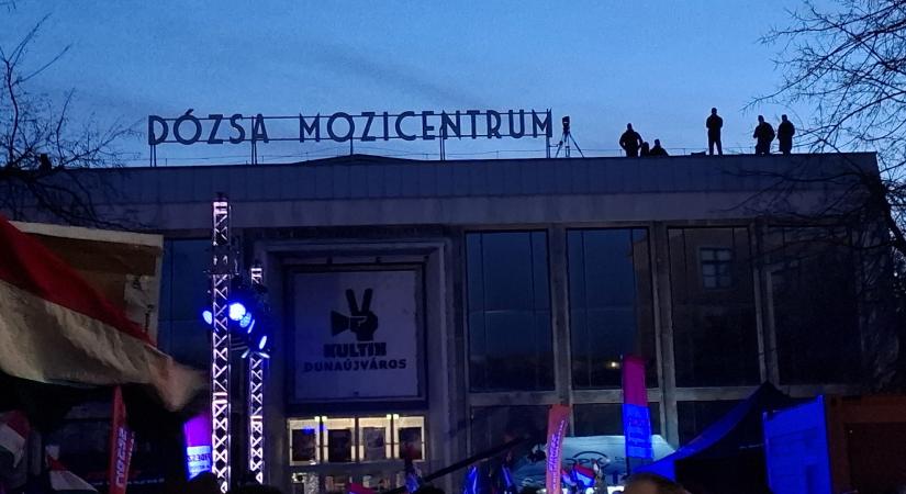 Megjött a beismerés: a székesfehérvári Fidesz fizette a buszoztatást Orbán Viktor dunaújvárosi fórumára