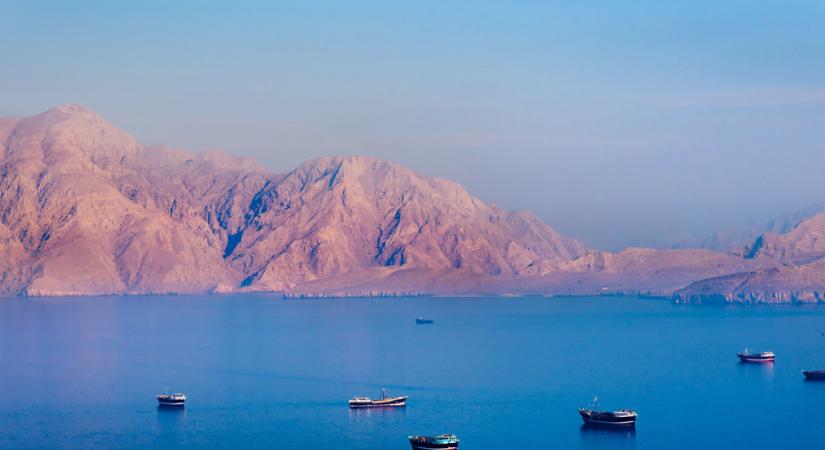 Hat ország üzent Iránnak: nyissák meg a Hormuzi-szorost!