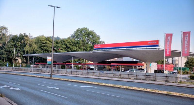 A sztrádákon megszűnik az üzemanyagárstop