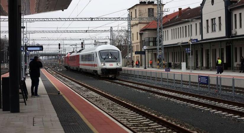 Utolsó simítások: lassan elindulhat a személyszállítás a Budapest–Belgrád-vasútvonal