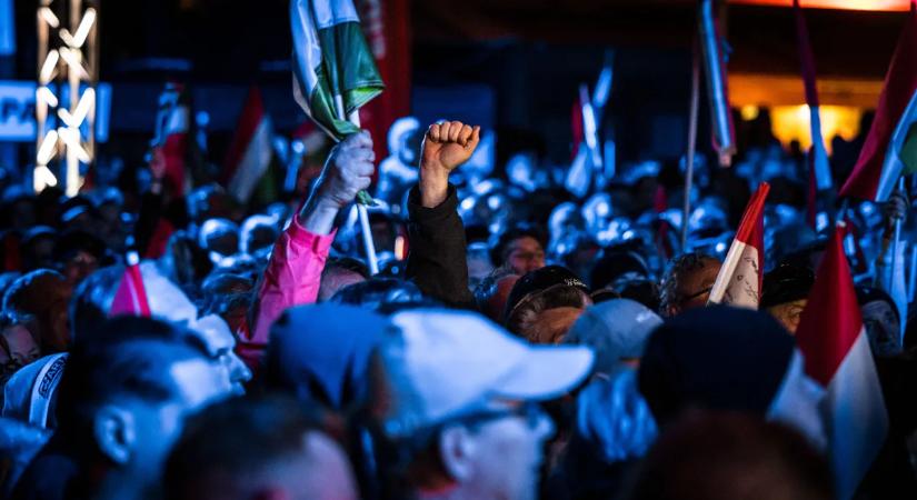 Így biztatták Orbán Viktort Dunaújvárosban a csütörtöki brüsszeli csatára