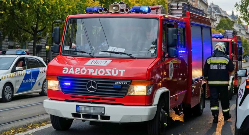 Tehetetlenül nézték a tragédiát? A tűzoltólaktanya mellett égett halálra egy tinédzser