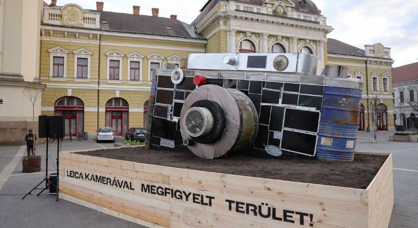 Egerben felépült a világ legnagyobb fényképezőgépe – nem fogod elhinni, miből készült