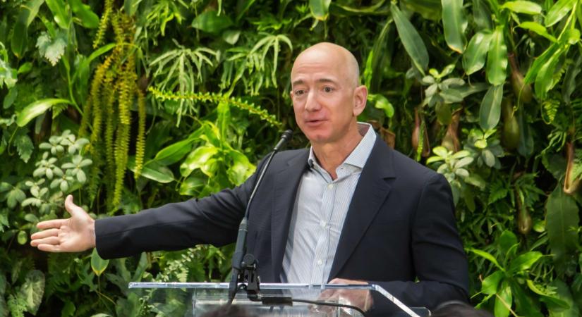 A leköszönő Jeff Bezos igazi birodalmat épített: 1,3 millió alkalmazottal és 1,7 billió dolláros forgalommal