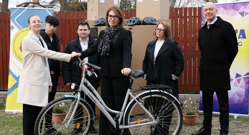 Törökországból jött az ajándék: kerékpárokat kapott az ÁGOTA Közösség