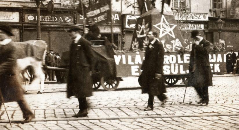 Puccsal vette át a hatalmat Kun Béla