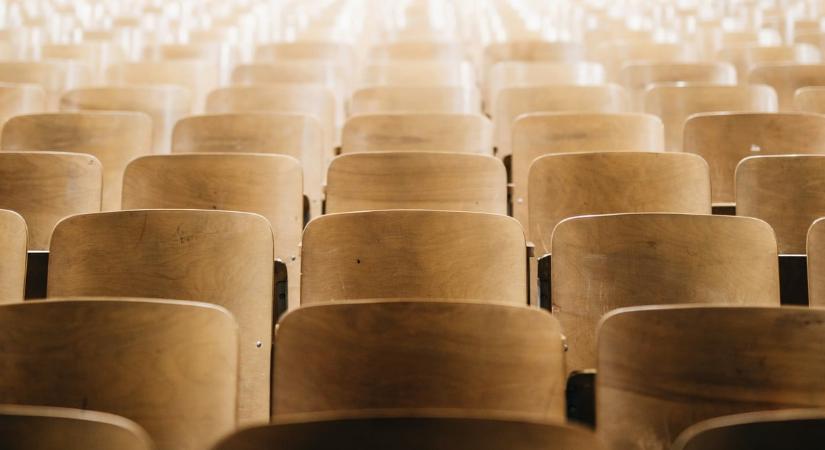 Saját fórumától lépett vissza egy kormánypárti képviselőjelölt, meglepő oka volt rá