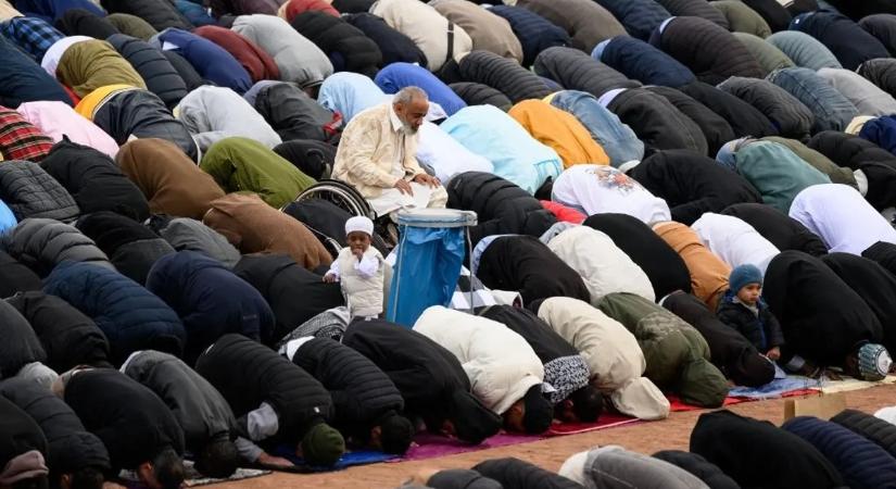 A német parlamentben nagy vacsorával ünnepelték a ramadán végét