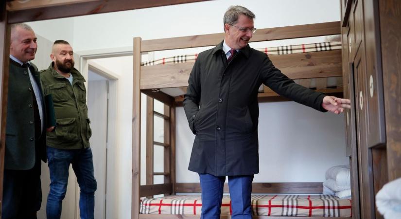 Különleges szálláshelyet adtak át a meseszép zalai erdő mélyén (videó)