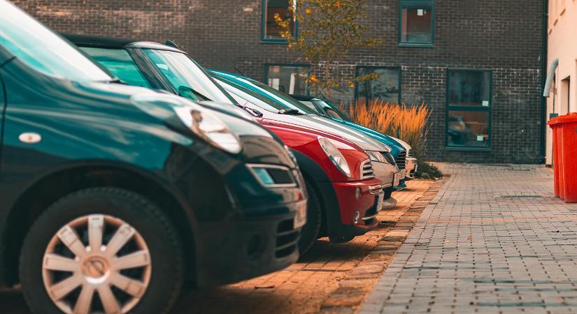 Valaki mindig a házam elé parkol, elállva az utat – mit tehetek?